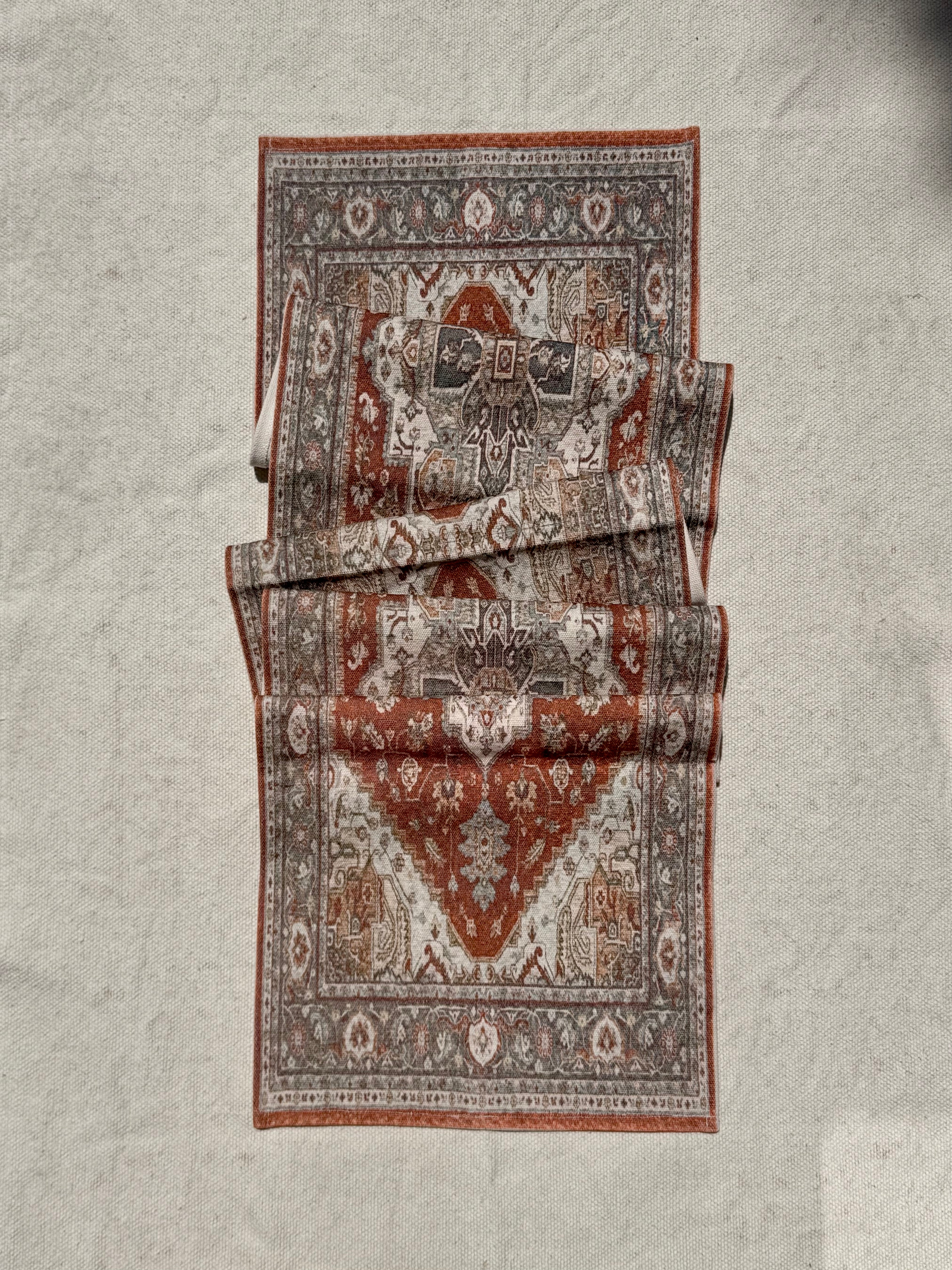 Heirloom Medallion — Tapestry Table Runner