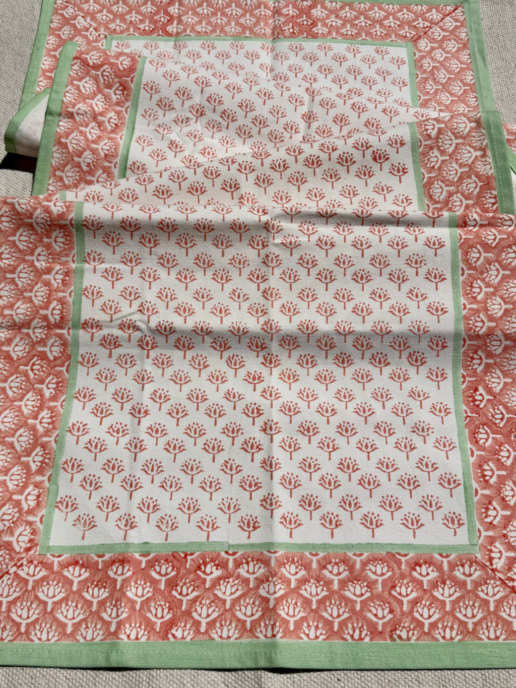 Peach Grove — Classic Table Runner