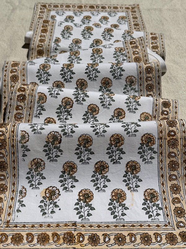 Primrose — Classic Table Runner