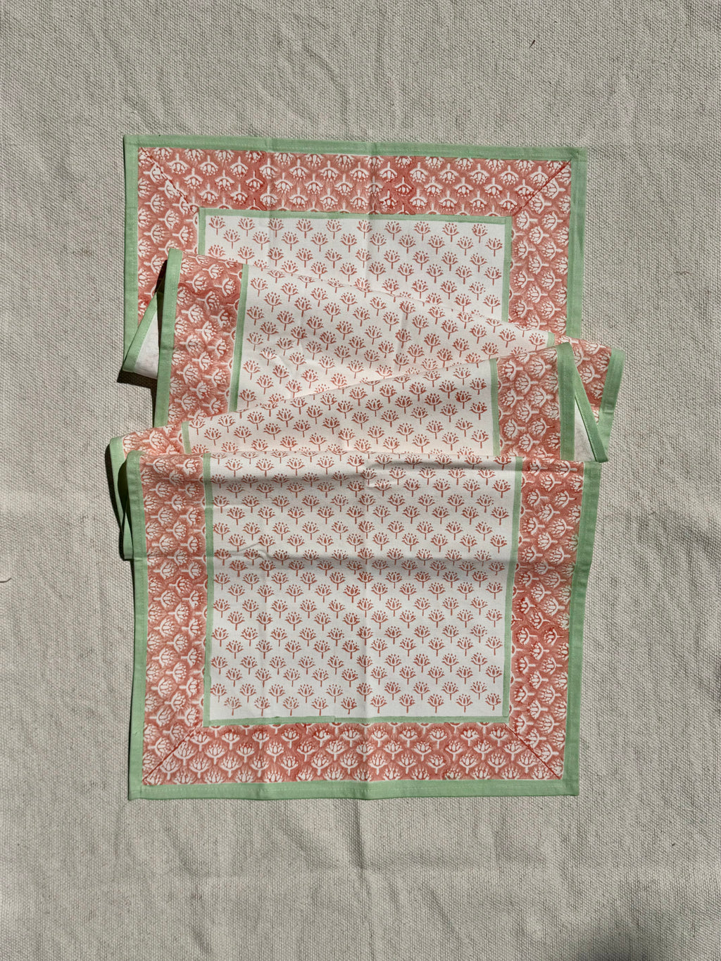 Peach Grove — Classic Table Runner