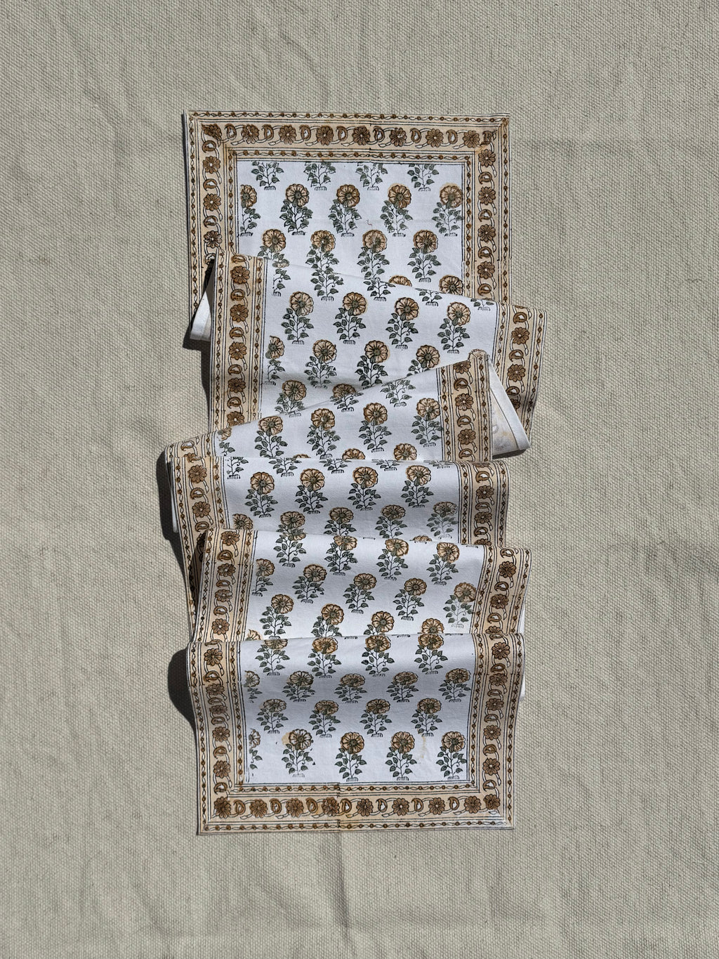 Primrose — Classic Table Runner