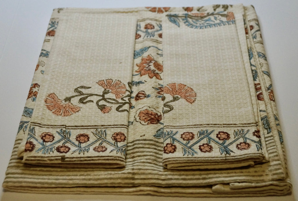 Carnation Charm Bath Towel Set