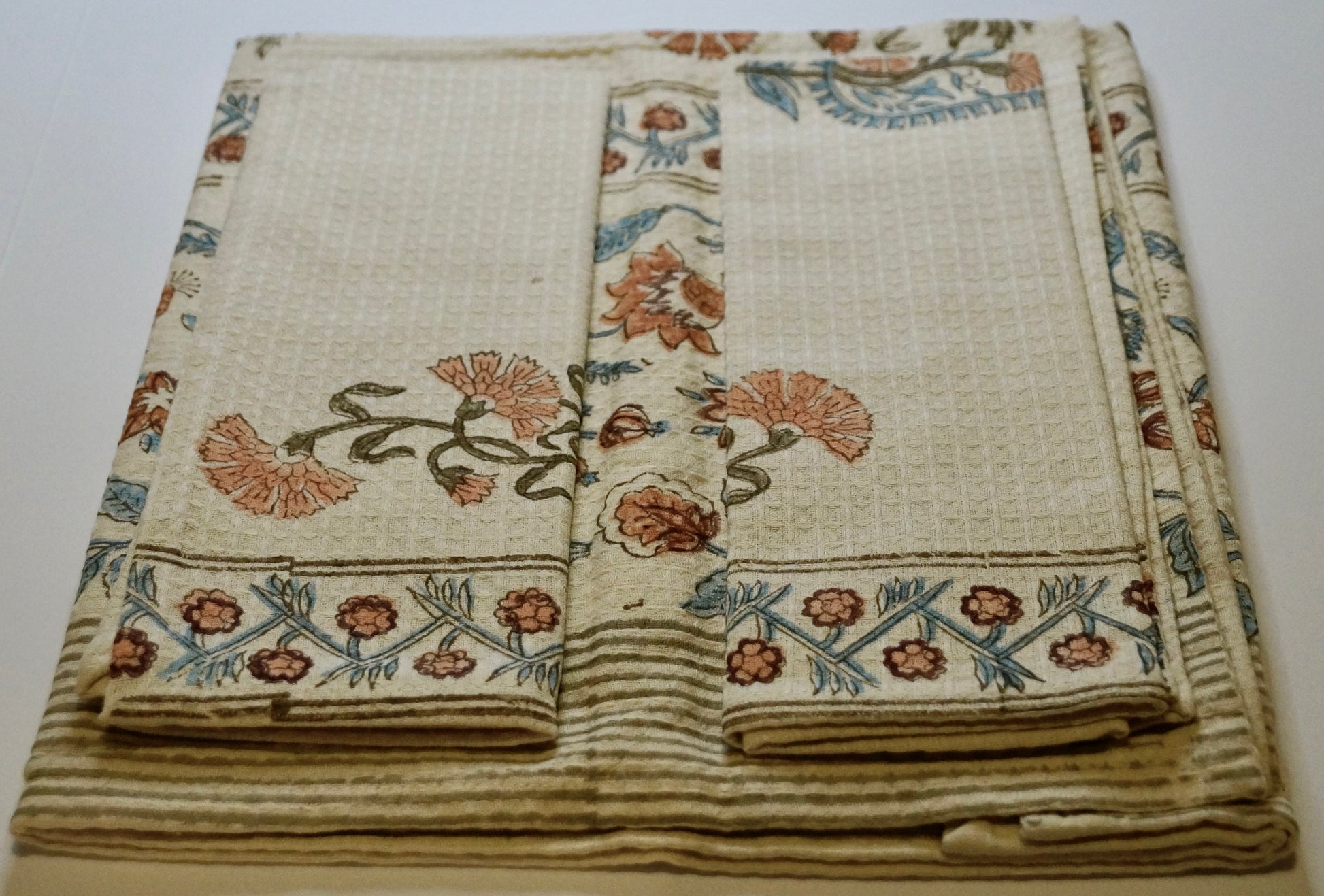 Carnation Charm Bath Towel Set