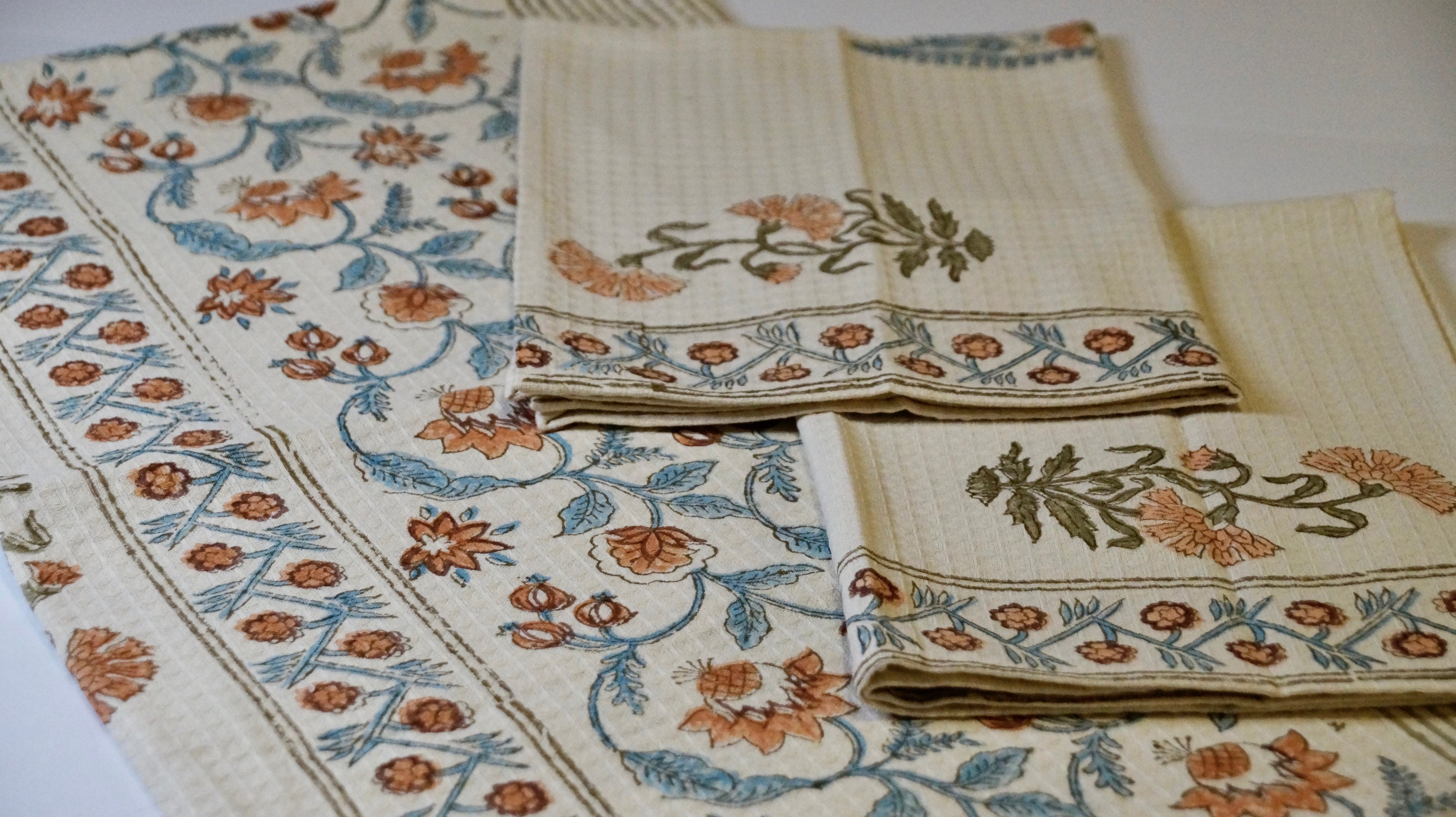 Carnation Charm Bath Towel Set