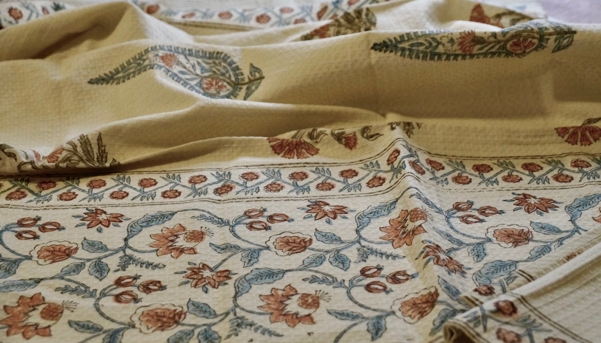 Carnation Charm Bath Towel Set