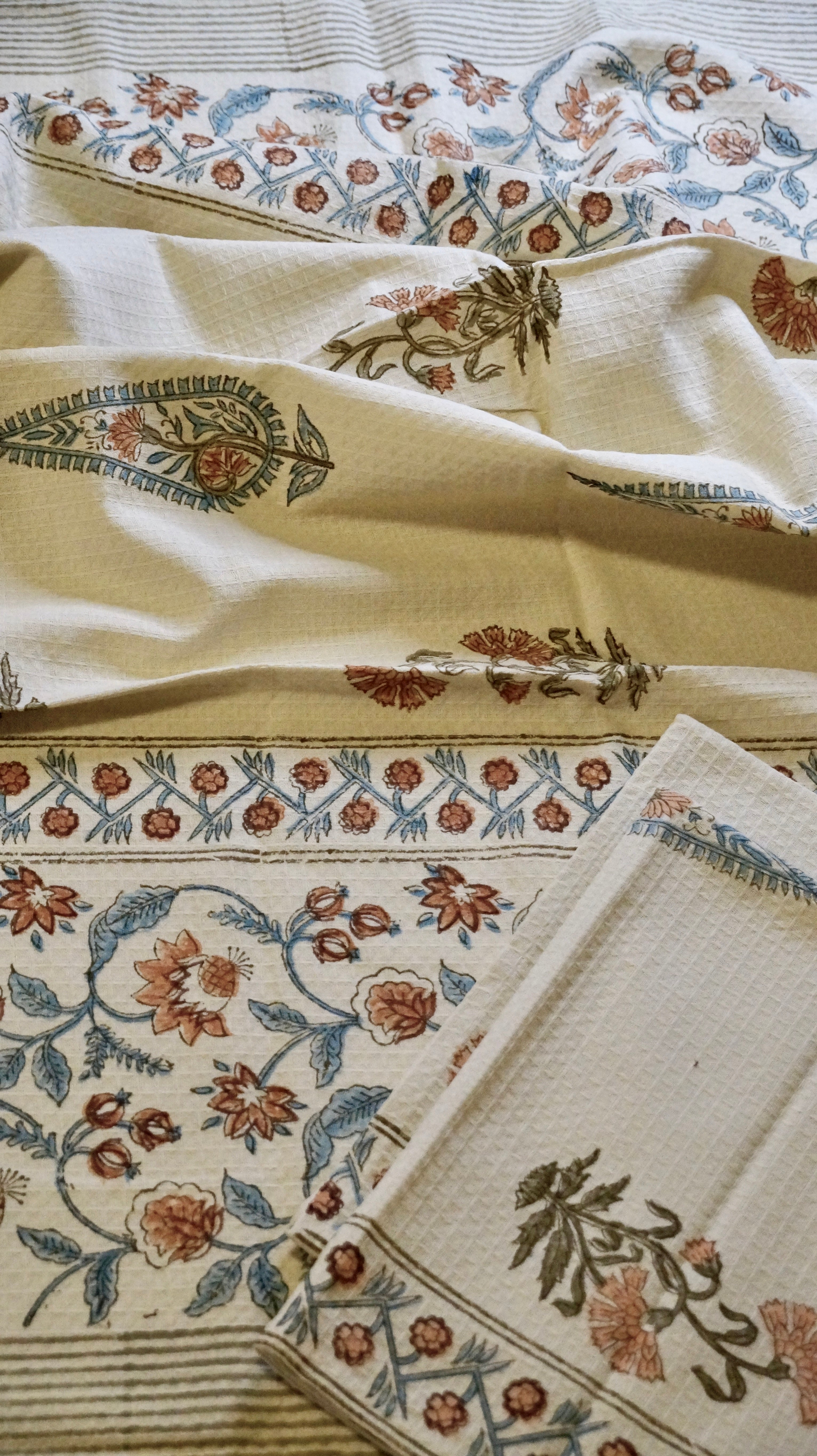 Carnation Charm Bath Towel Set