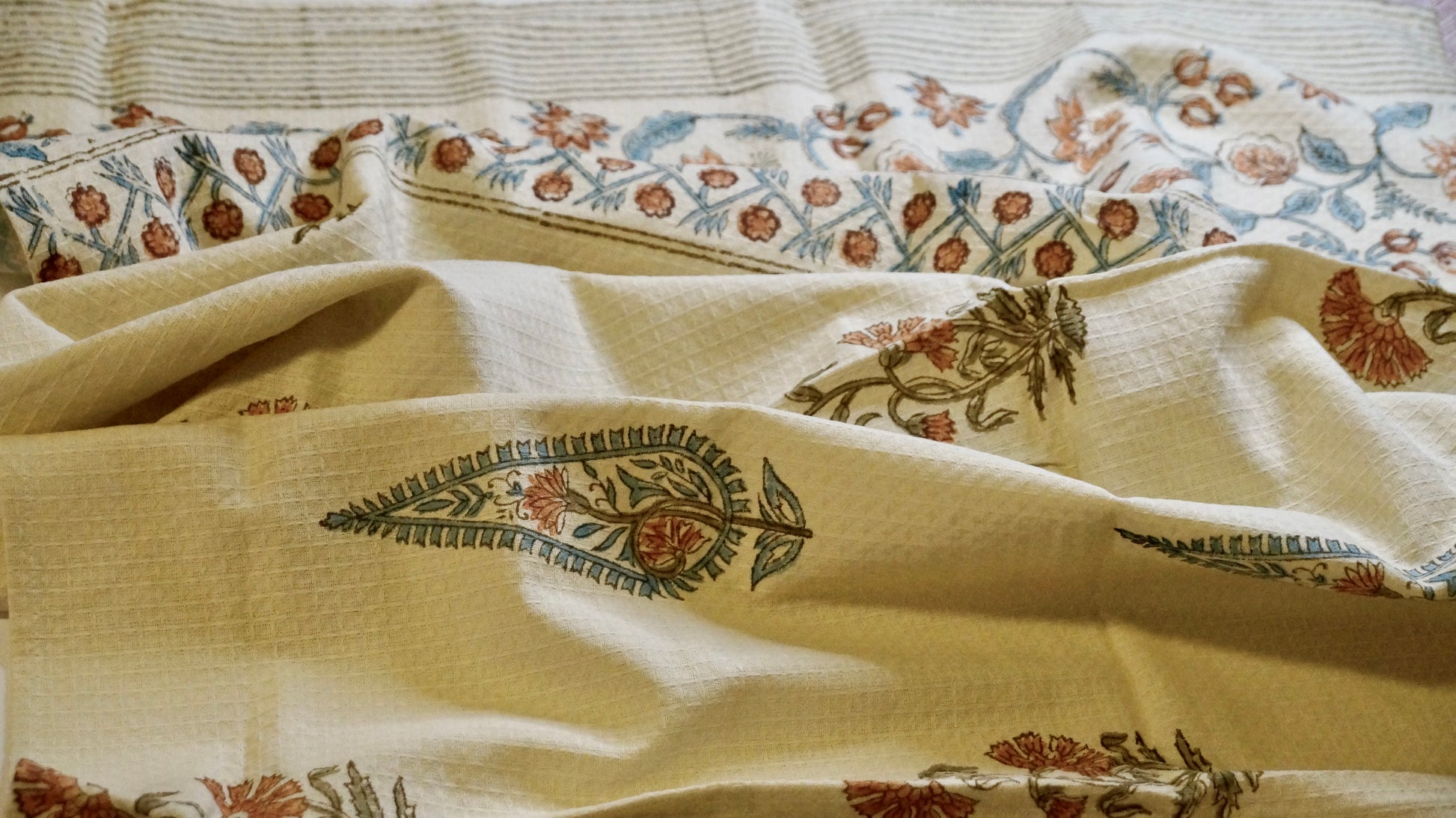 Carnation Charm Bath Towel Set