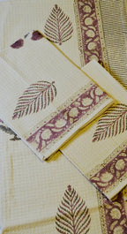 Lilac Feathers Bath Towel Set