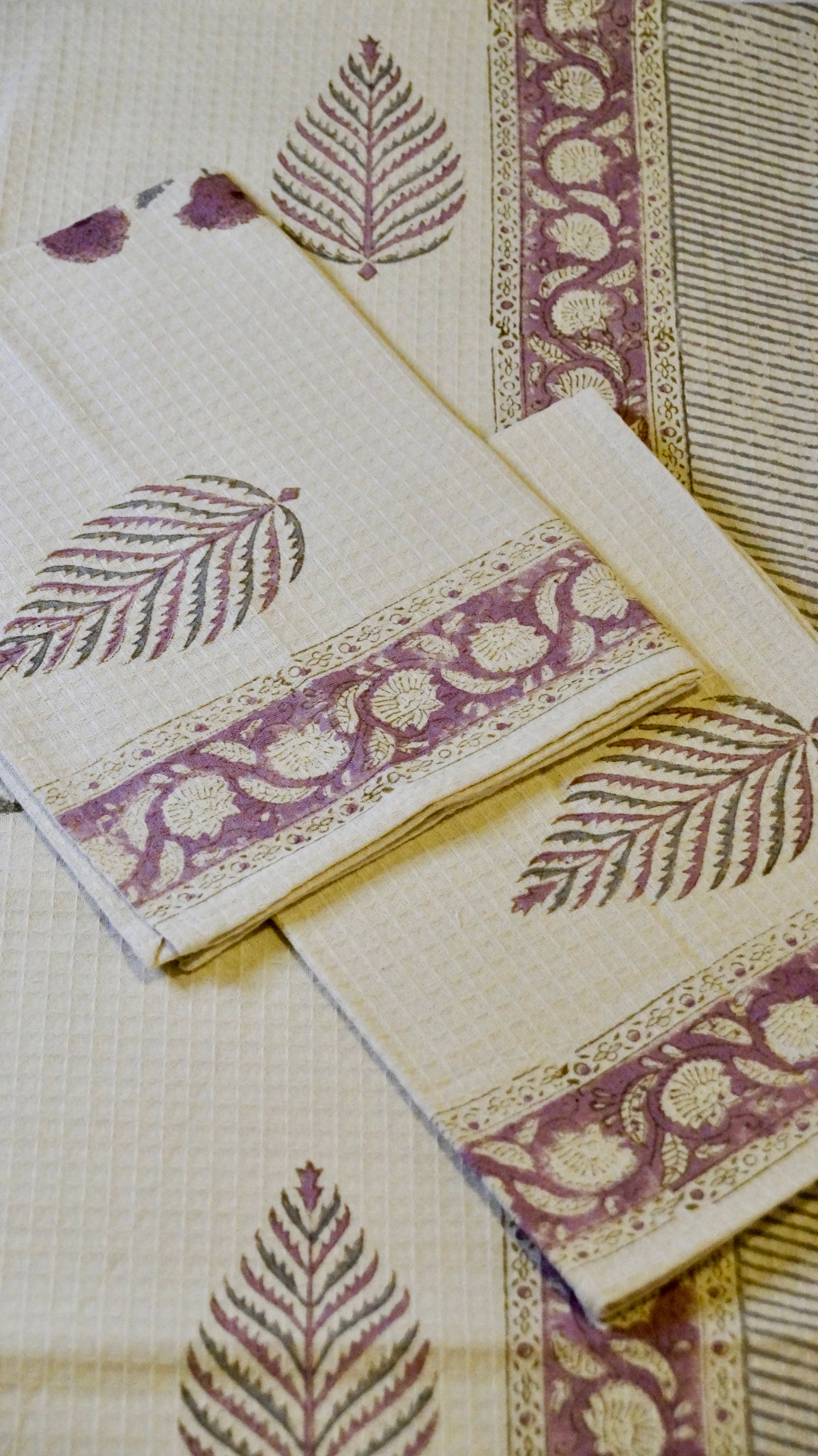 Lilac Feathers Bath Towel Set