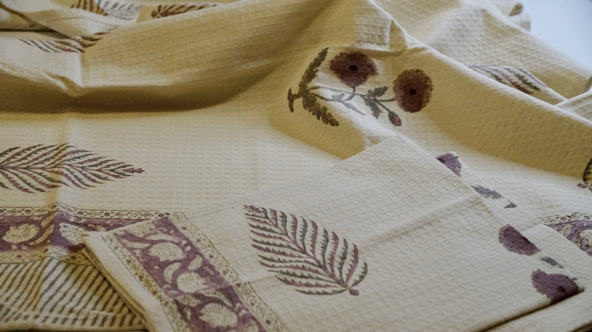 Lilac Feathers Bath Towel Set
