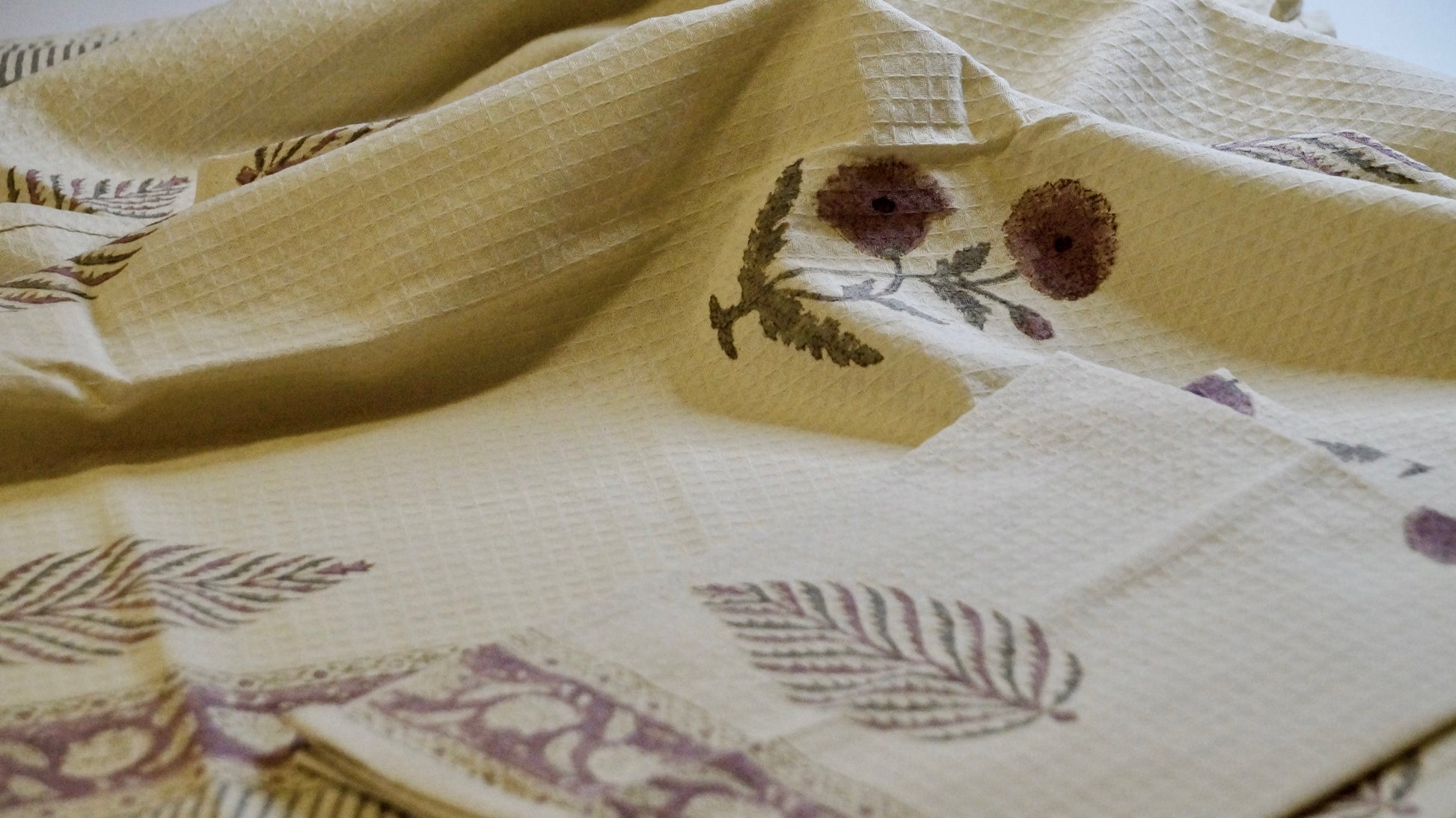Lilac Feathers Bath Towel Set