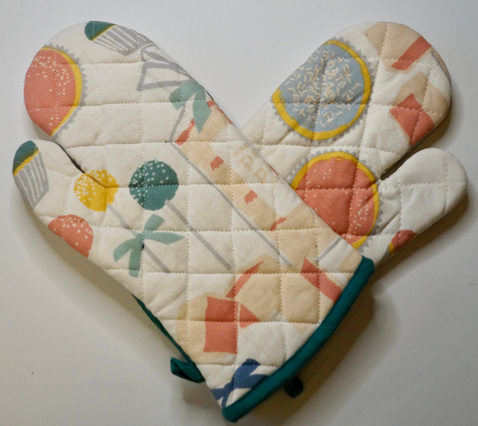 Cookies N' Cakes Oven Mitts