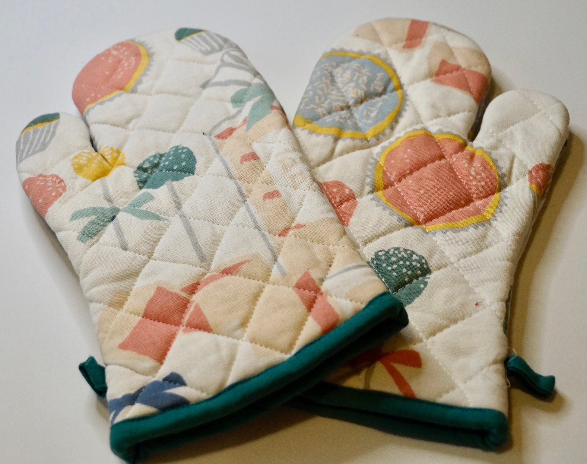 Cookies N' Cakes Oven Mitts