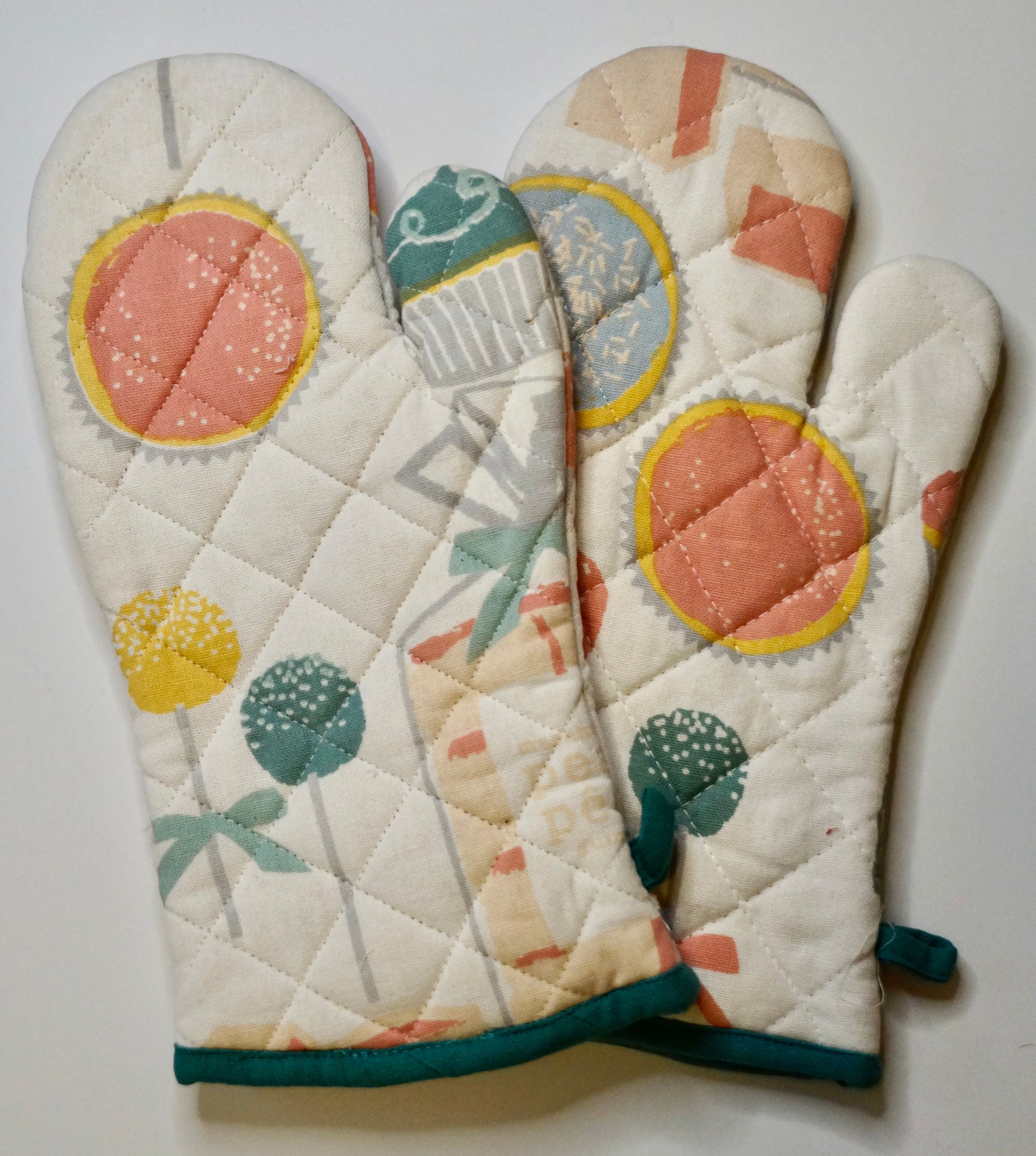 Cookies N' Cakes Oven Mitts
