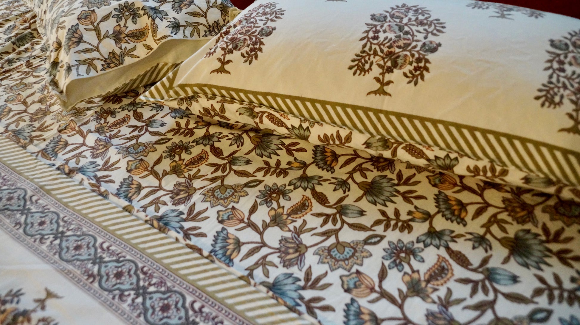 Garden Glow Bedsheet Set