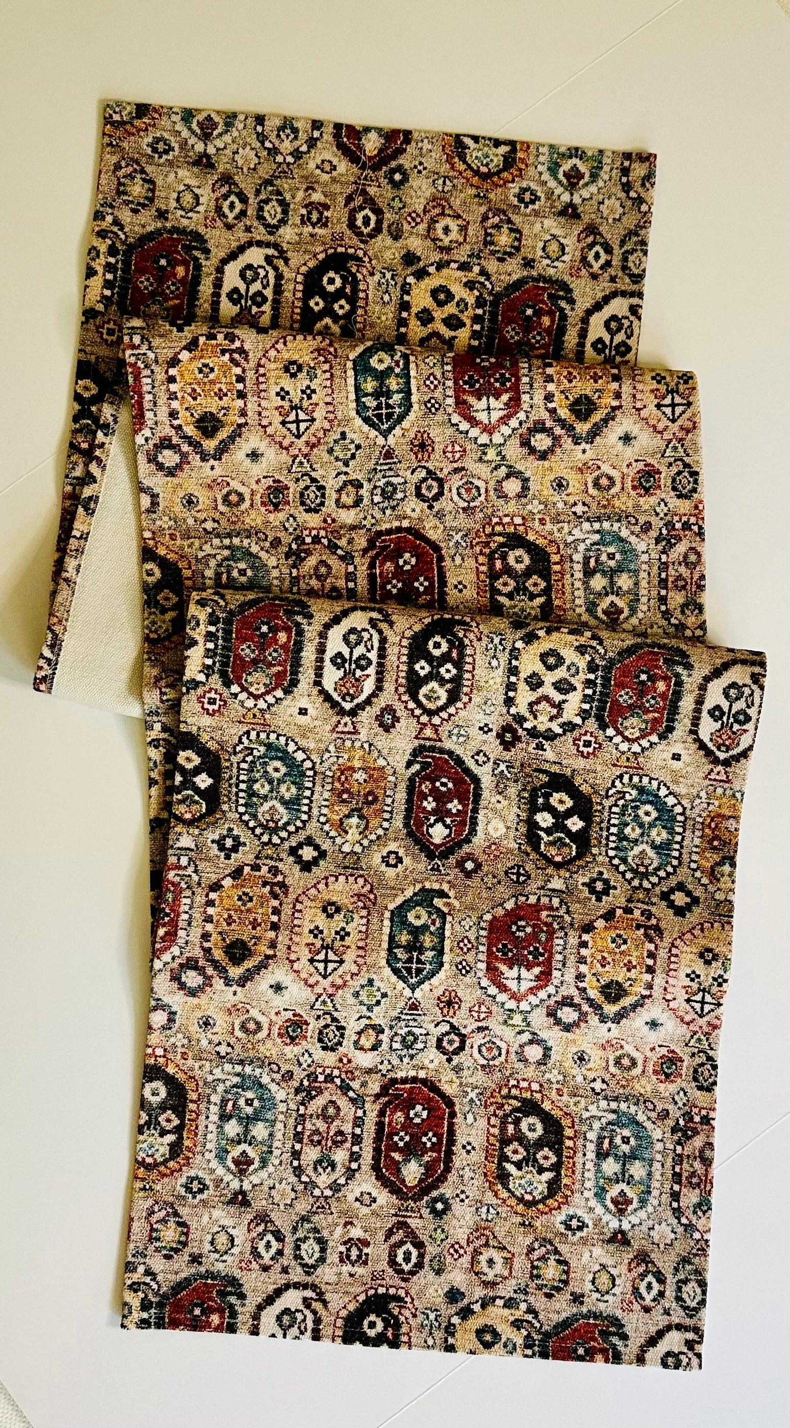 Chateau Royale Table Runner