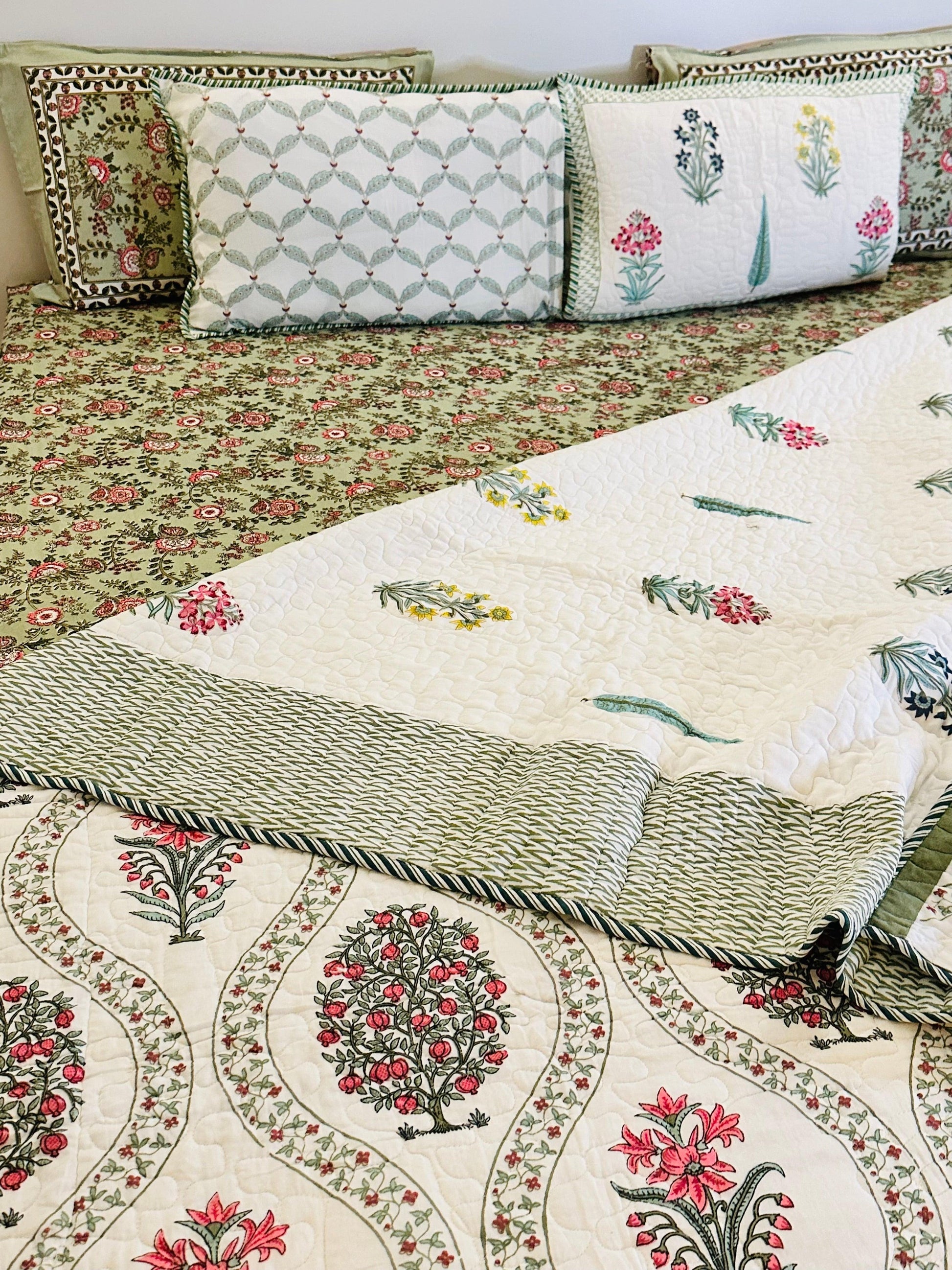 Pomegranate Blossoms Reversible Quilt Set